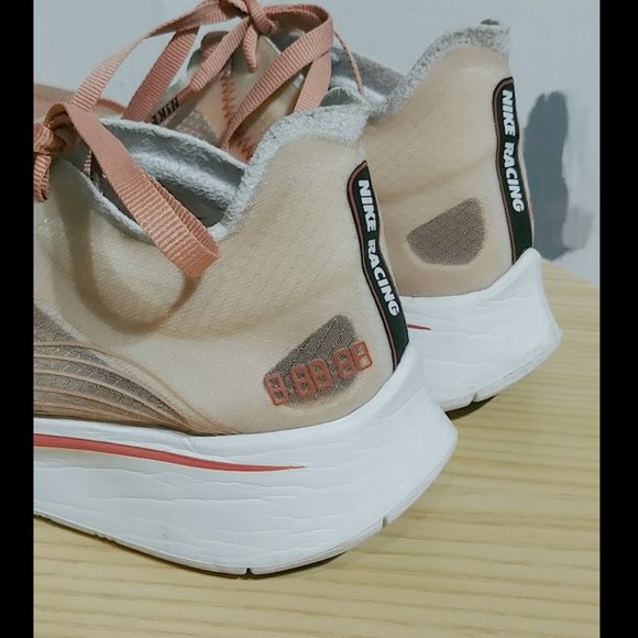 EUC Nike Zoom Fly 2018 Dusty Peach Women's 5.5 - Picture 2 of 7
